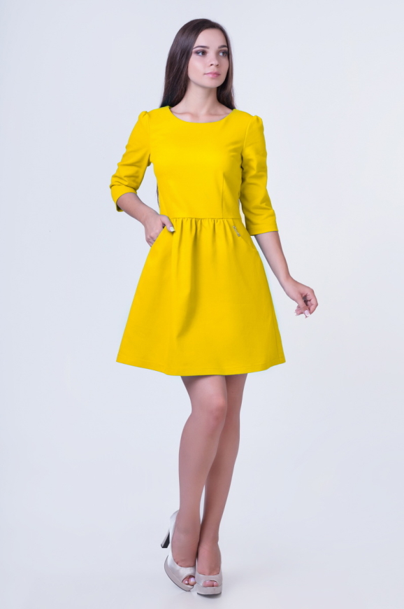 Повседневное платье с расклешённой юбкой желтого цвета 2340 .9|интернет-магазин vvlen.com