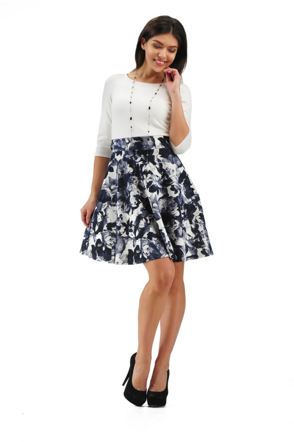 Повседневное платье с расклешённой юбкой синего с белым цвета 2281.41|интернет-магазин vvlen.com