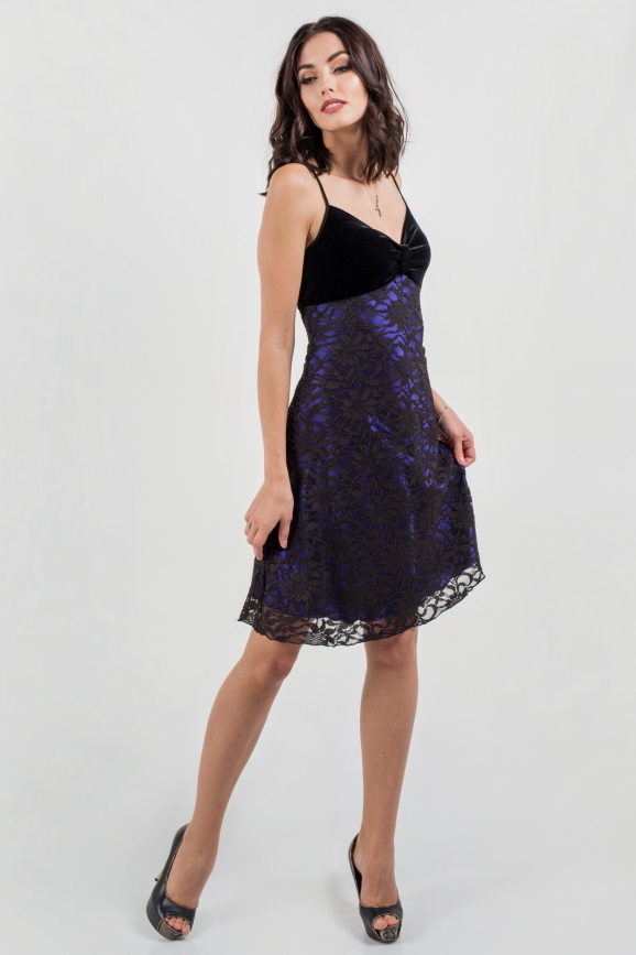 Коктейльное платье трапеция черного с фиолетовым цвета 585.12|интернет-магазин vvlen.com