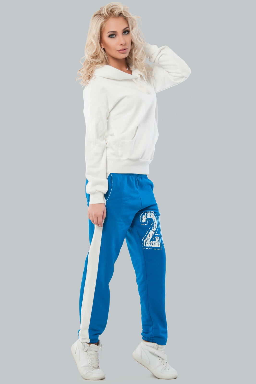 Спортивный костюм женский синий с белым